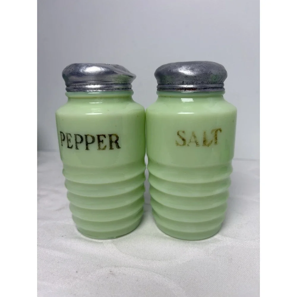 Vintage Jadeite Green Glass Salt & Pepper Beehive Uranium Shakers Set